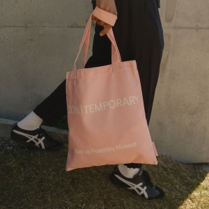 (CON) TEMPORARY Art Bag - Rosa