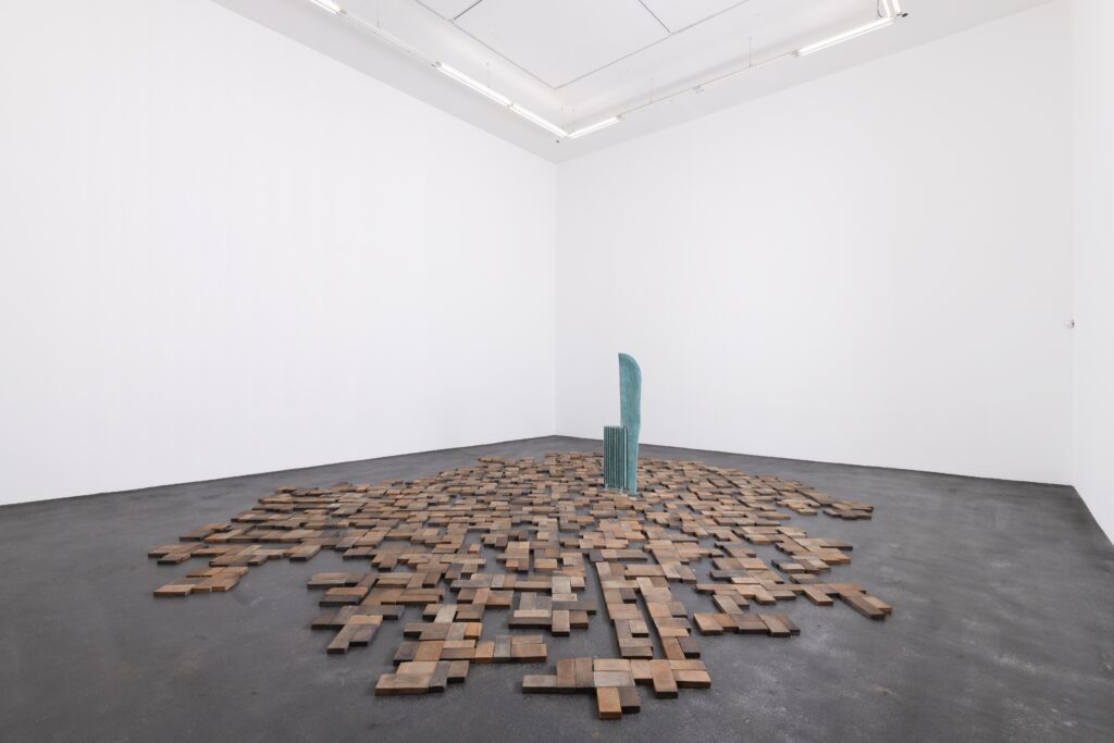Katinka Bock, A and I (wet), 2022. © Kunsthalle Bielefeld. Courtesy of the artist. Photo: Philipp Ottendoerfer.