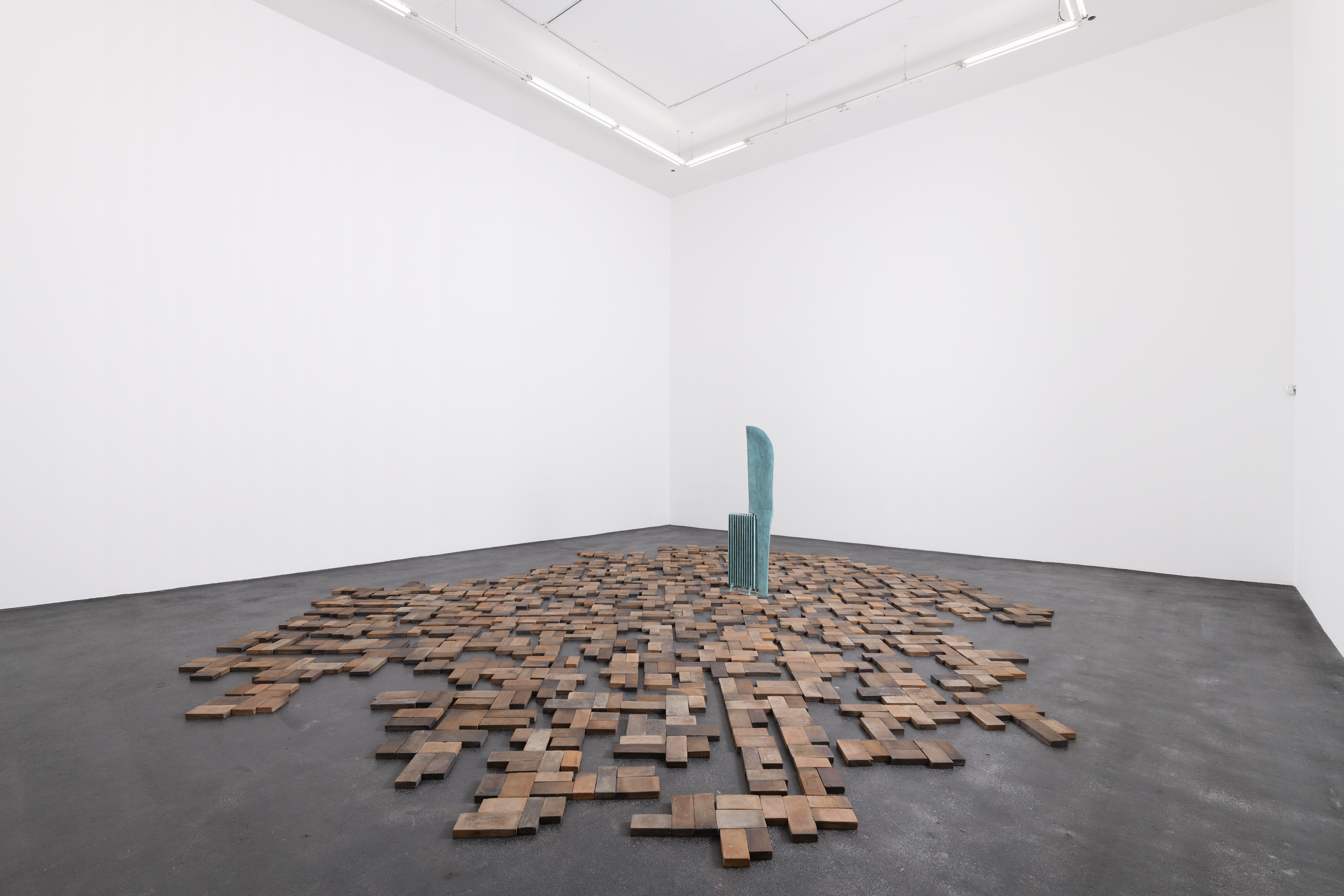 Katinka Bock, A and I (wet), 2022. © Kunsthalle Bielefeld. Courtesy of the artist. Photo: Philipp Ottendoerfer.